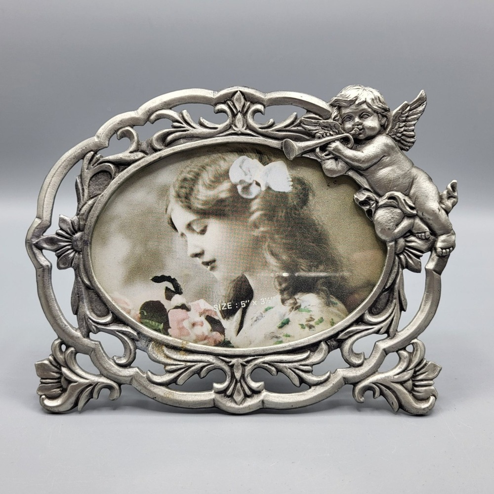 Vtg Giftcraft Silver Tone Cherub Picture Frame With Oval Glass Insert 5" x 3.5"